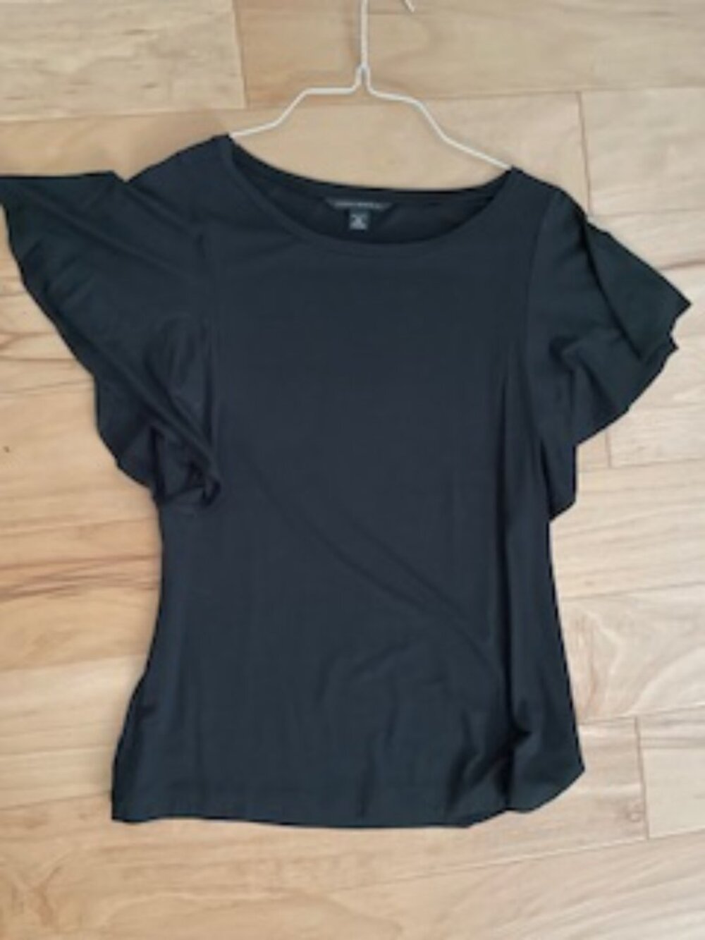 BR flutter sleeves stretch top black sz M